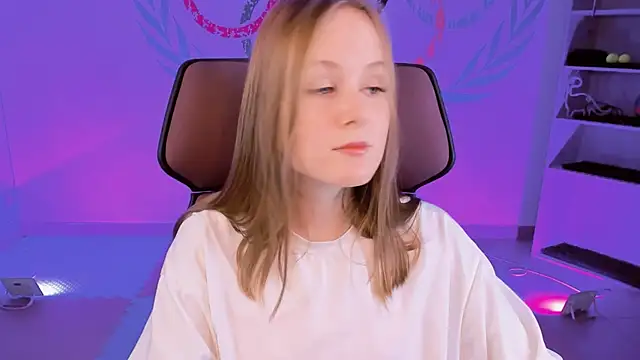 Snapshot of VivienLeeigh chatting on January 9, 1:13 pm VivienLeeigh online show from January 9, 1:13 pm