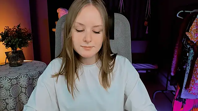 Snapshot of VivienLeeigh chatting on January 10, 1:09 pm VivienLeeigh online show from January 10, 1:09 pm