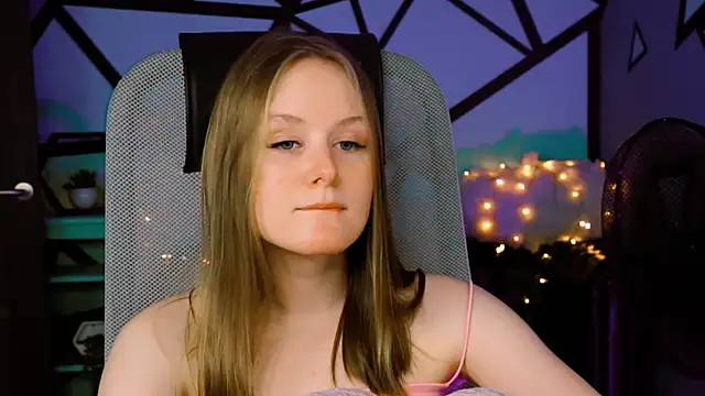 Snapshot of VivienLeeigh chatting on January 19, 6:32 pm VivienLeeigh online show from January 19, 6:32 pm