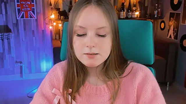 Snapshot of VivienLeeigh chatting on January 22, 4:55 pm VivienLeeigh online show from January 22, 4:55 pm