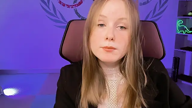 Snapshot of VivienLeeigh chatting on February 7, 2:04 pm VivienLeeigh online show from February 7, 2:04 pm