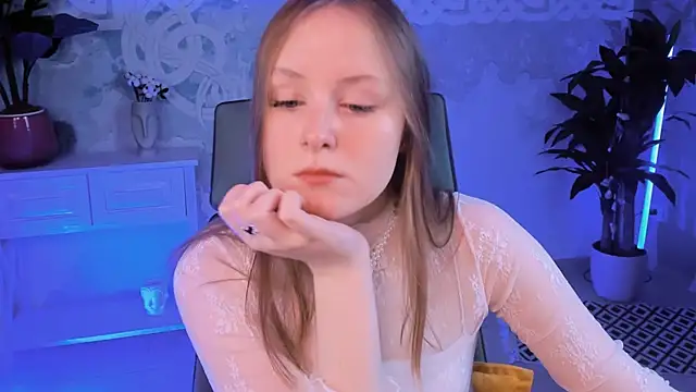 Snapshot of VivienLeeigh chatting on February 8, 9:03 am VivienLeeigh online show from February 8, 9:03 am