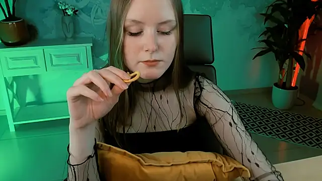 Snapshot of VivienLeeigh chatting on February 11, 7:27 pm VivienLeeigh online show from February 11, 7:27 pm