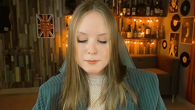 Snapshot of VivienLeeigh chatting on February 20, 4:14 pm VivienLeeigh online show from February 20, 4:14 pm