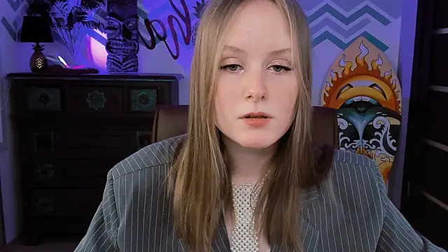 Snapshot of VivienLeeigh chatting on February 22, 6:30 pm VivienLeeigh online show from February 22, 6:30 pm