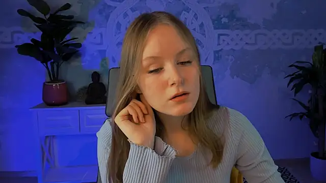 Snapshot of VivienLeeigh chatting on March 1, 9:07 am VivienLeeigh online show from March 1, 9:07 am