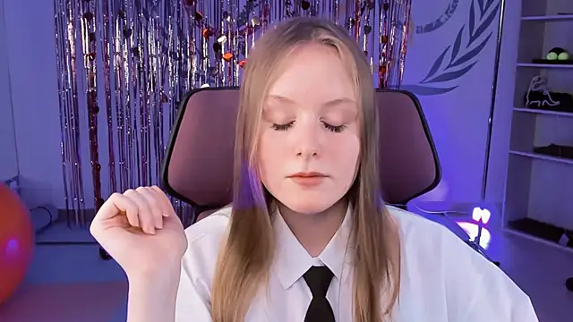 Snapshot of VivienLeeigh chatting on March 7, 5:17 pm VivienLeeigh online show from March 7, 5:17 pm