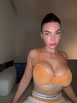 Snapshot of krissiswrld- chatting on December 2, 3:07 pm krissiswrld- online show from December 2, 3:07 pm