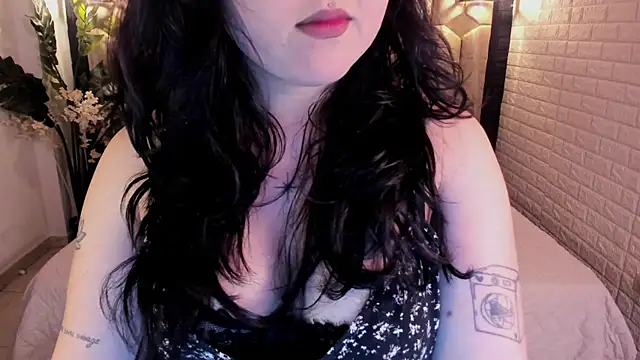 Snapshot of crimson_tati_ chatting on July 11, 1:36 pm crimson tati online show from July 11, 1:36 pm