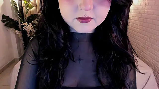 Snapshot of crimson_tati_ chatting on July 18, 1:26 pm crimson tati online show from July 18, 1:26 pm