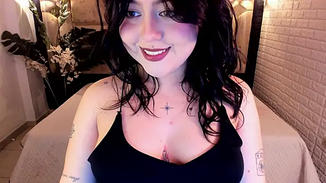 Snapshot of crimson_tati_ chatting on July 22, 1:58 pm crimson tati online show from July 22, 1:58 pm