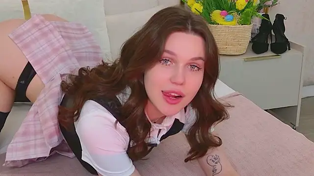 RihannaRose online show from April 9, 4:45 pm