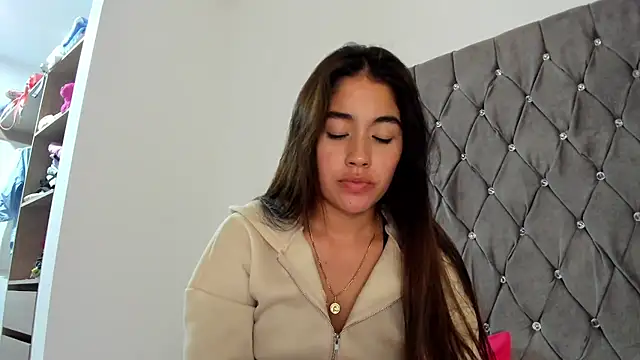 Snapshot of AriaMontgomery chatting on January 4, 9:32 am AriaMontgomery online show from January 4, 9:32 am