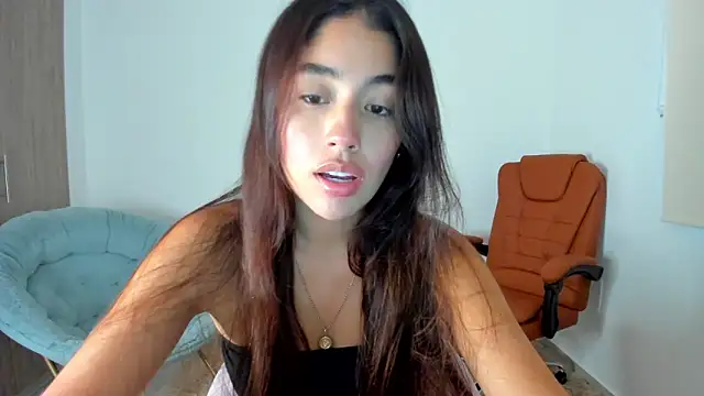 Snapshot of AriaMontgomery chatting on February 13, 11:15 pm AriaMontgomery online show from February 13, 11:15 pm