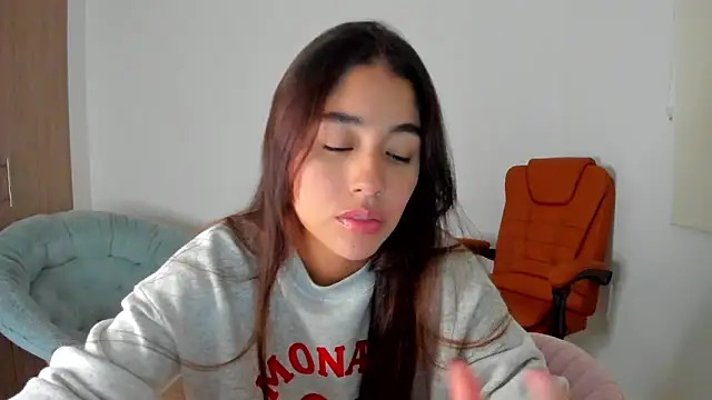 Snapshot of AriaMontgomery chatting on February 14, 5:19 am AriaMontgomery online show from February 14, 5:19 am