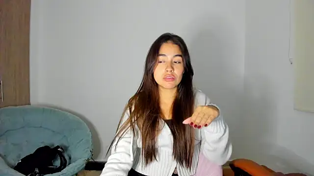 Snapshot of AriaMontgomery chatting on February 19, 8:12 am AriaMontgomery online show from February 19, 8:12 am