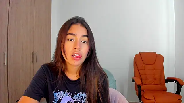 Snapshot of AriaMontgomery chatting on February 24, 7:19 pm AriaMontgomery online show from February 24, 7:19 pm