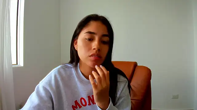 AriaMontgomery online show from April 29, 6:14 pm