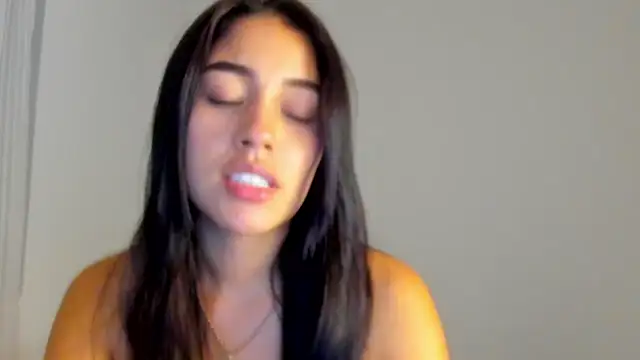 Snapshot of AriaMontgomery chatting on June 20, 7:44 am AriaMontgomery online show from June 20, 7:44 am