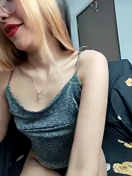 little mavi online show from March 13, 12:37 am