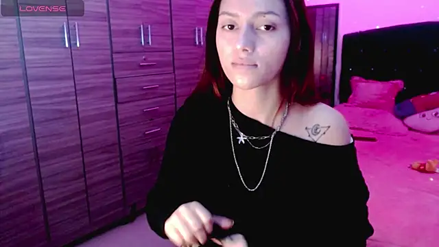 holy juli online show from November 2, 3:31 am