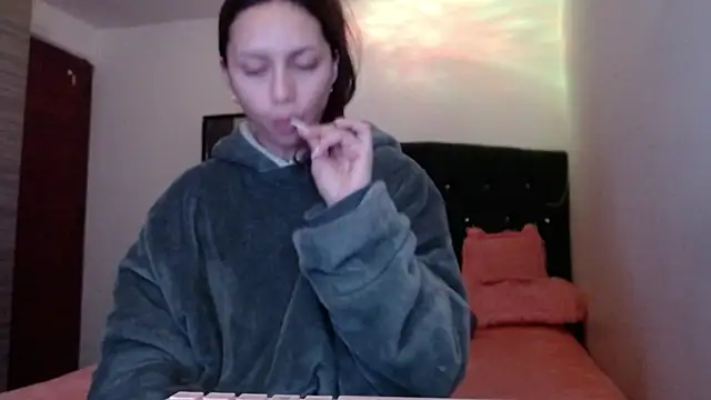 holy juli online show from July 11, 2:25 am