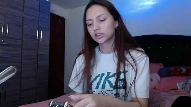 holy juli online show from July 18, 3:44 am