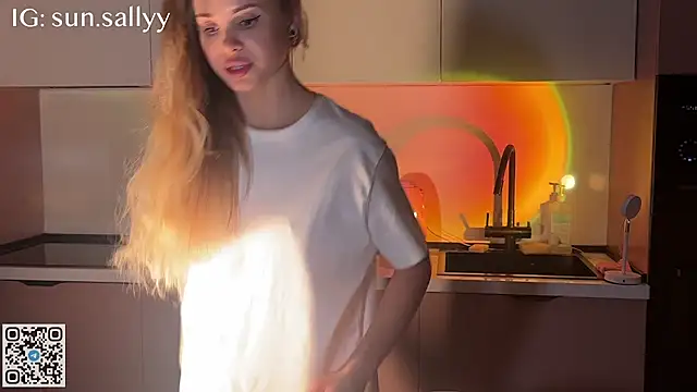 Snapshot of sunsally chatting on June 20, 9:06 pm sunsally online show from June 20, 9:06 pm