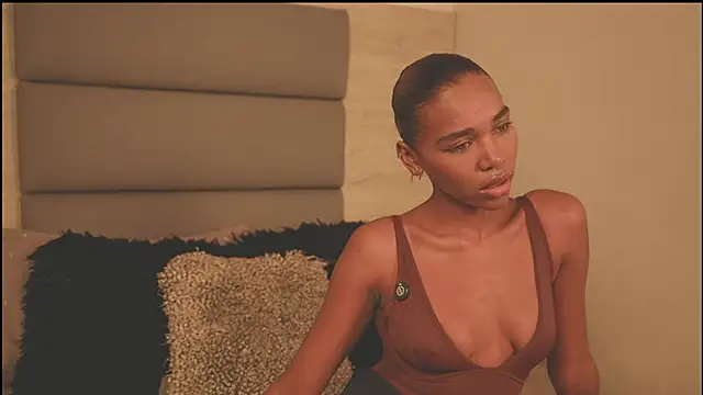 Snapshot of Lily_Miiller chatting on February 15, 10:06 pm Lily Miiller online show from February 15, 10:06 pm