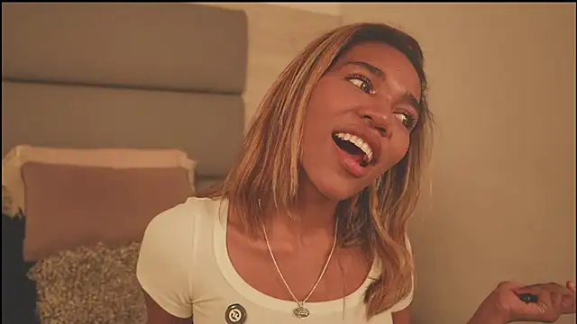 Snapshot of Lily_Miiller chatting on February 17, 8:04 pm Lily Miiller online show from February 17, 8:04 pm