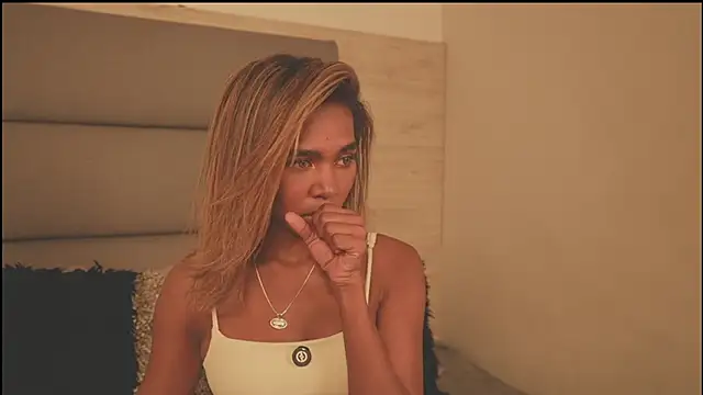 Snapshot of Lily_Miiller chatting on February 18, 9:33 pm Lily Miiller online show from February 18, 9:33 pm