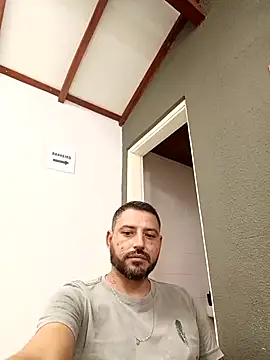 P4uzud4O online show from February 24, 8:40 pm