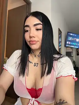 Nickiiiii online show from May 31, 8:10 pm