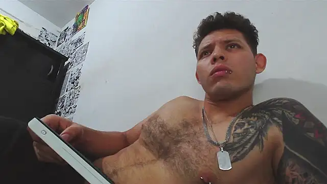 Snapshot of King_russo chatting on February 4, 5:21 am King russo online show from February 4, 5:21 am