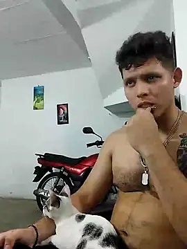 Snapshot of King_russo chatting on February 6, 12:43 am King russo online show from February 6, 12:43 am