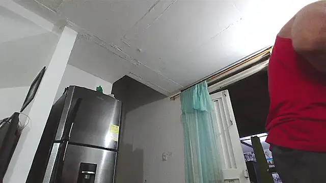 Snapshot of King_russo chatting on February 13, 10:33 pm King russo online show from February 13, 10:33 pm