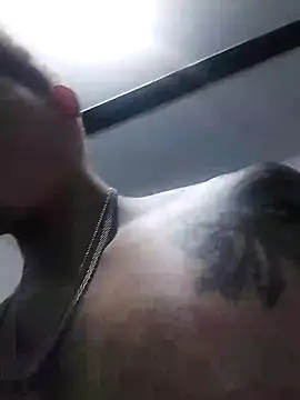 Snapshot of King_russo chatting on February 20, 5:12 am King russo online show from February 20, 5:12 am