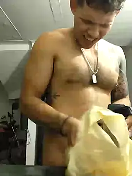 Snapshot of King_russo chatting on February 26, 11:37 pm King russo online show from February 26, 11:37 pm