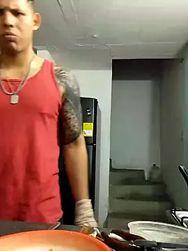 Snapshot of King_russo chatting on February 28, 10:39 pm King russo online show from February 28, 10:39 pm