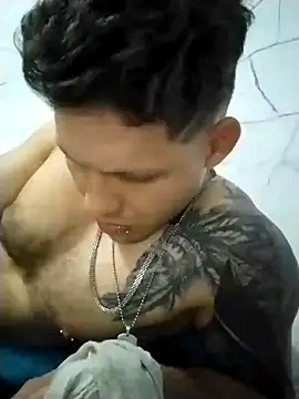 Snapshot of King_russo chatting on March 15, 11:06 pm King russo online show from March 15, 11:06 pm