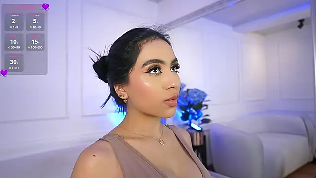 Snapshot of elasummer chatting on February 1, 6:29 pm elasummer online show from February 1, 6:29 pm