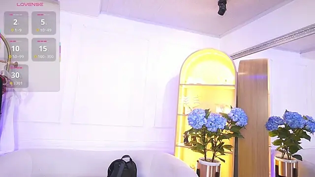 Snapshot of elasummer chatting on November 19, 12:16 pm elasummer online show from November 19, 12:16 pm