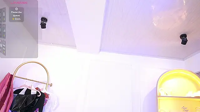 elasummer online show from December 18, 12:33 pm