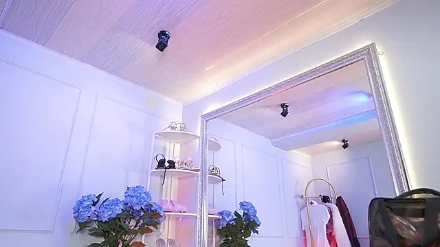 elasummer online show from March 13, 5:19 pm