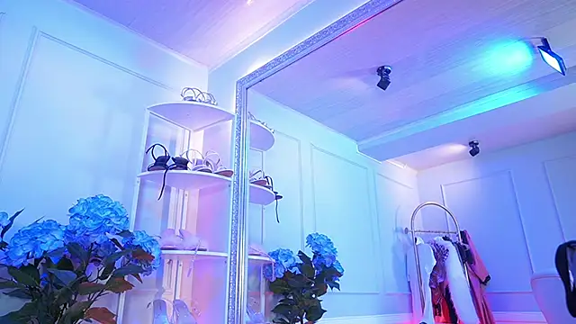 elasummer online show from March 18, 12:30 pm