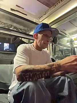 Snapshot of DirkD916 chatting on December 2, 6:08 am DirkD916 online show from December 2, 6:08 am