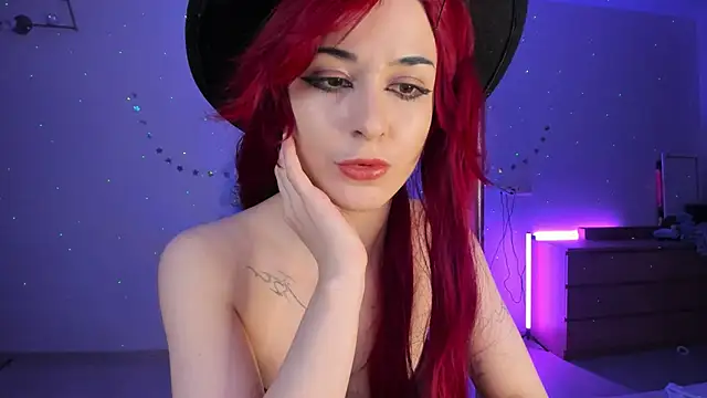 Snapshot of mollyposhh chatting on January 1, 7:09 am mollyposhh online show from January 1, 7:09 am