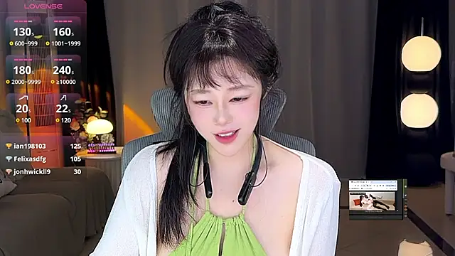 sweateanv  online show from December 29, 10:56 am