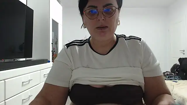 Amandamuller1982 online show from February 9, 7:40 pm