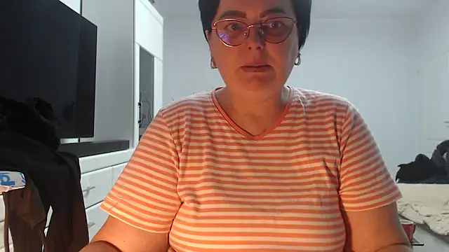 Amandamuller1982 online show from March 31, 7:36 pm